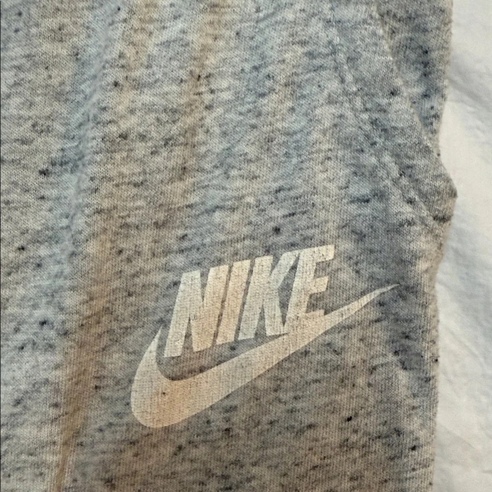 Nike Women’s Gray Sweatpants‎ with Front Pockets Size Medium